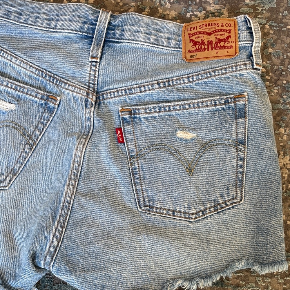 Levi’s 501 High Rise Distressed Cutoff Denim Light Wash Shorts Size 29 - Picture 11 of 14